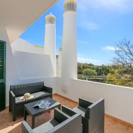 Semesterbostad Cozy Townhouse Rafaella Near Sao Rafael