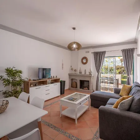 Hébergement de vacances Cozy Townhouse Rafaella Near Sao Rafael